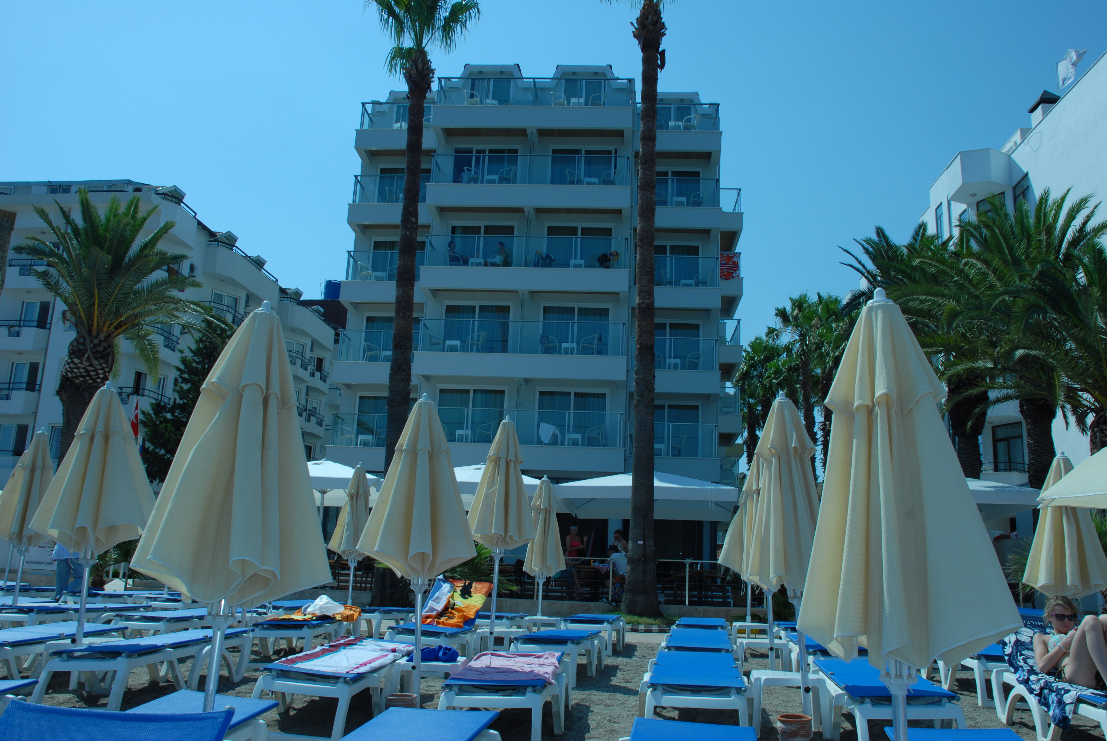 BEGONVILLE BEACH HOTEL