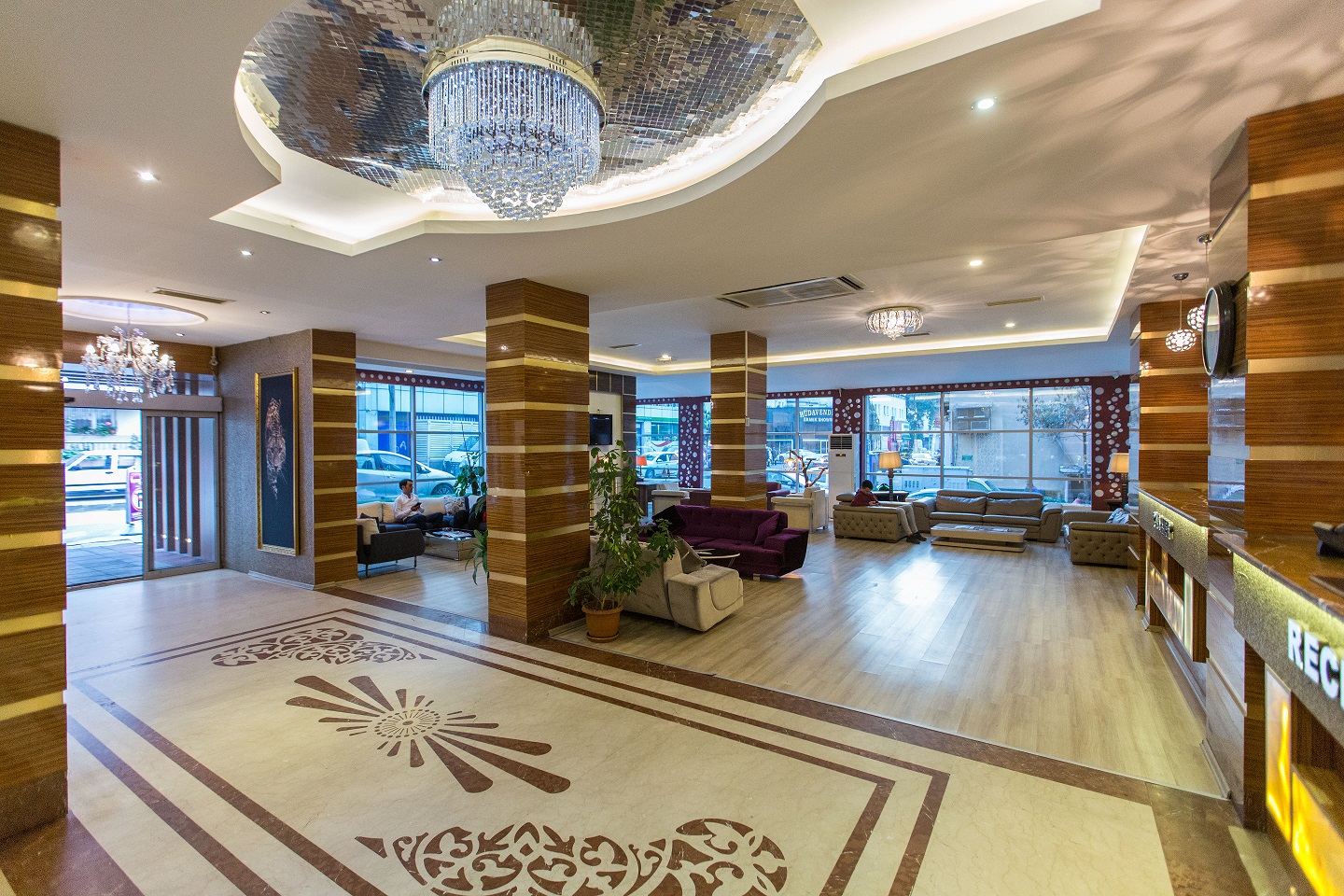 FORMBACK THERMAL HOTEL