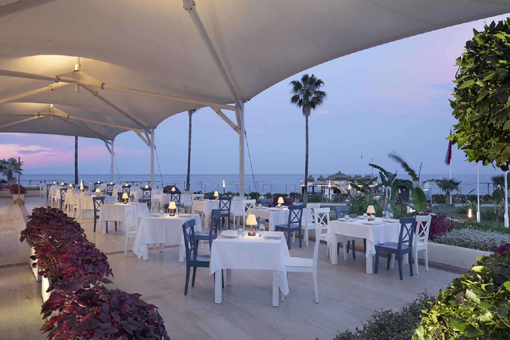 MIRAGE PARK RESORT