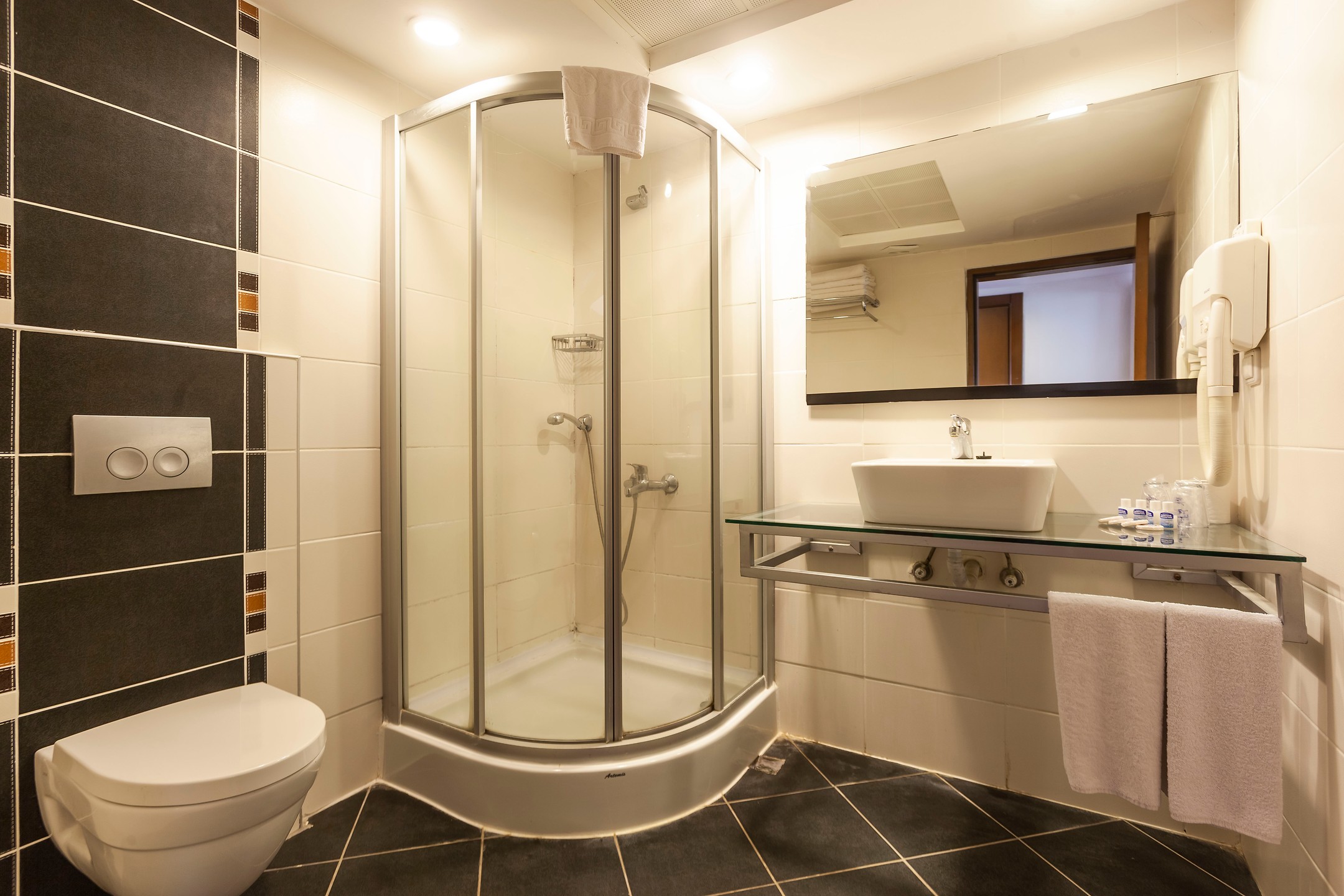 LADONIA HOTELS KESRE