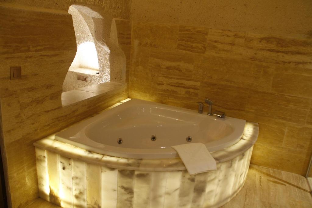 ALBA CAVE HOTEL