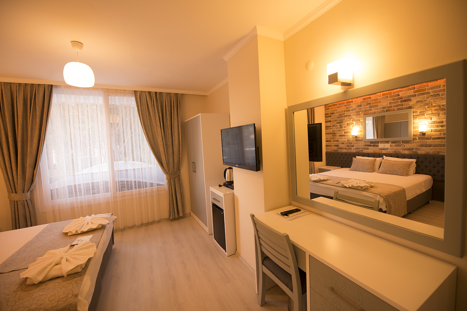 TONOZ BEACH HOTEL