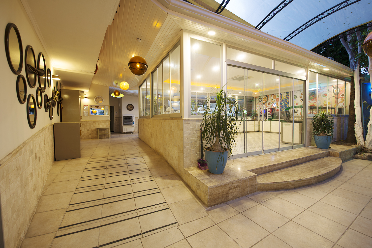 TONOZ BEACH HOTEL