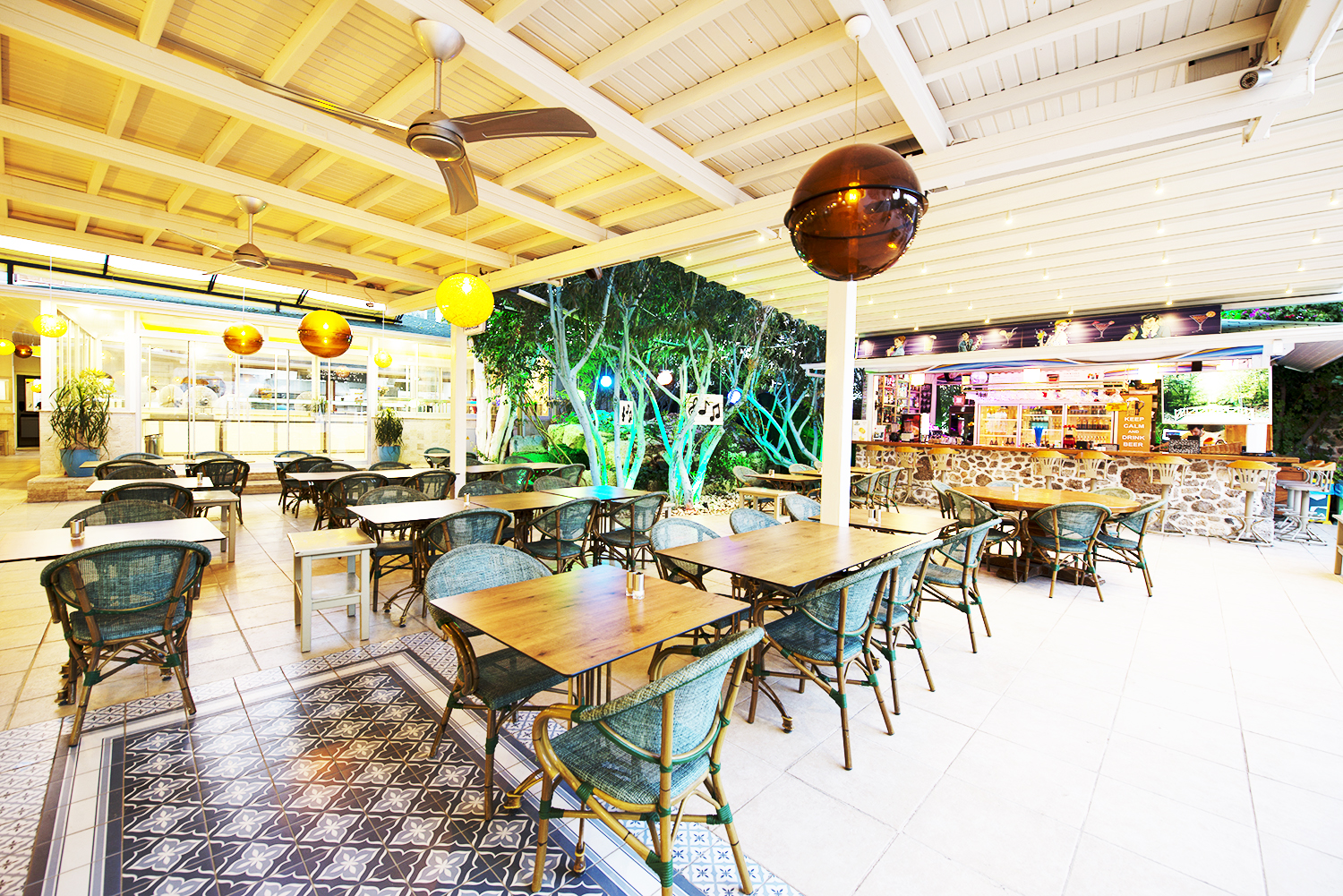 TONOZ BEACH HOTEL