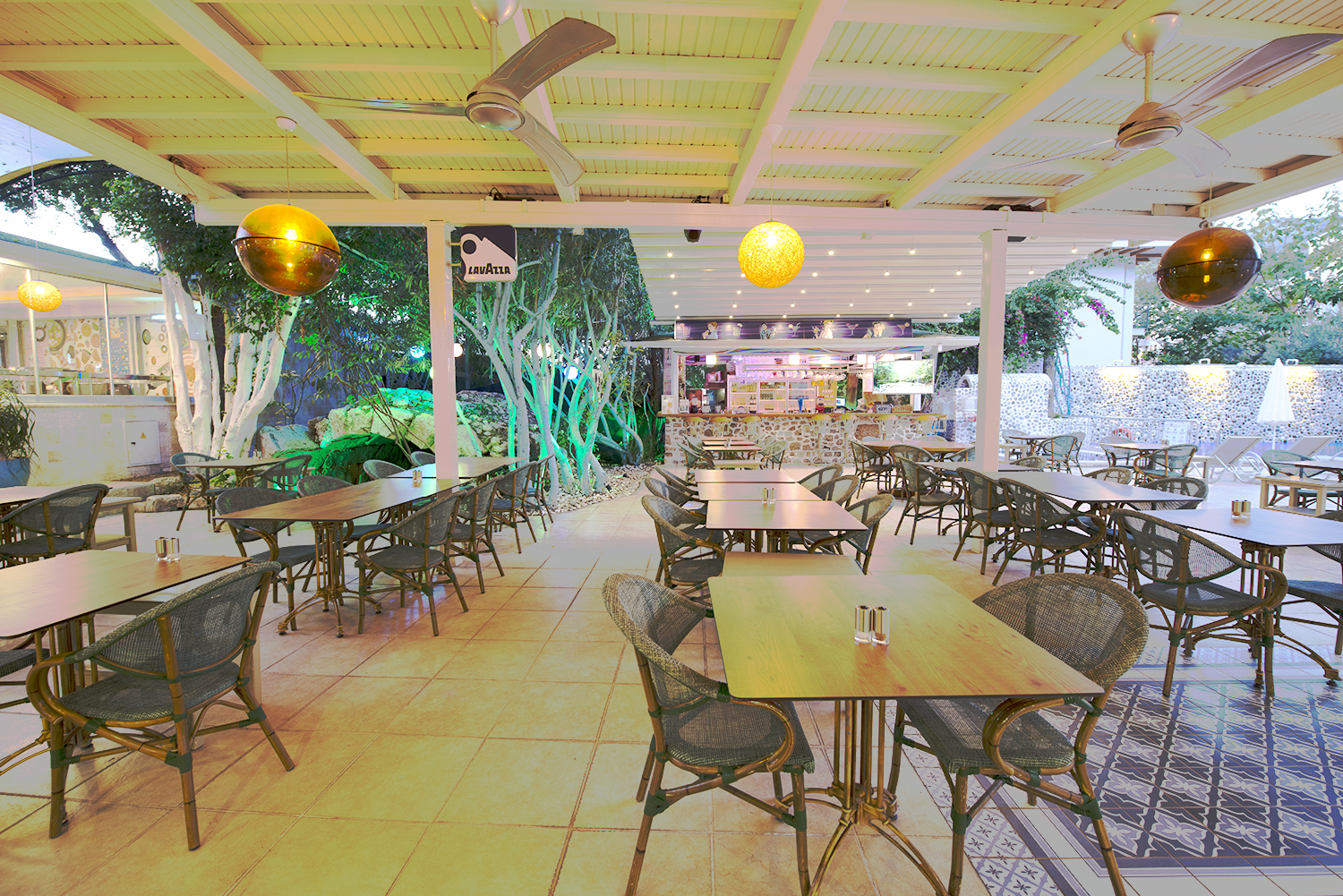 TONOZ BEACH HOTEL