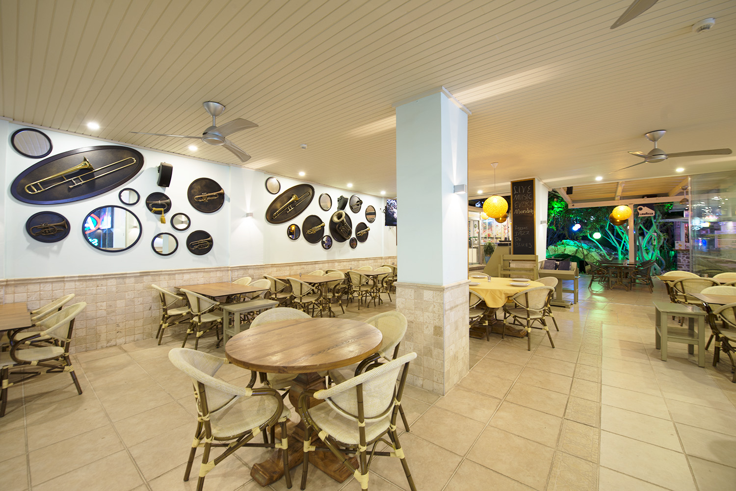 TONOZ BEACH HOTEL