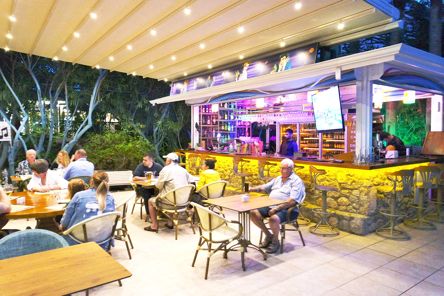 TONOZ BEACH HOTEL