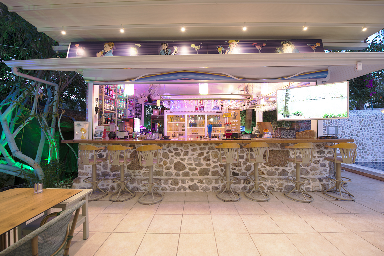 TONOZ BEACH HOTEL