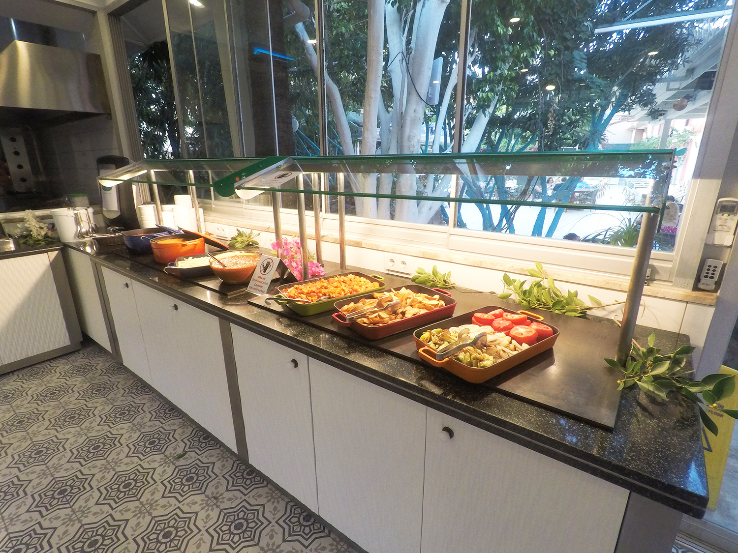 TONOZ BEACH HOTEL