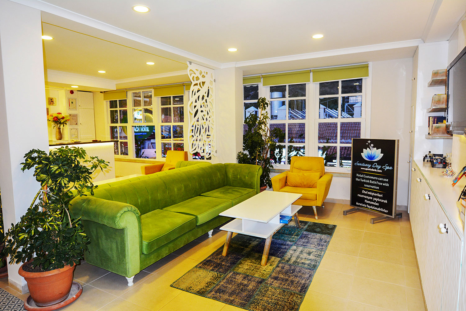 TONOZ BEACH HOTEL