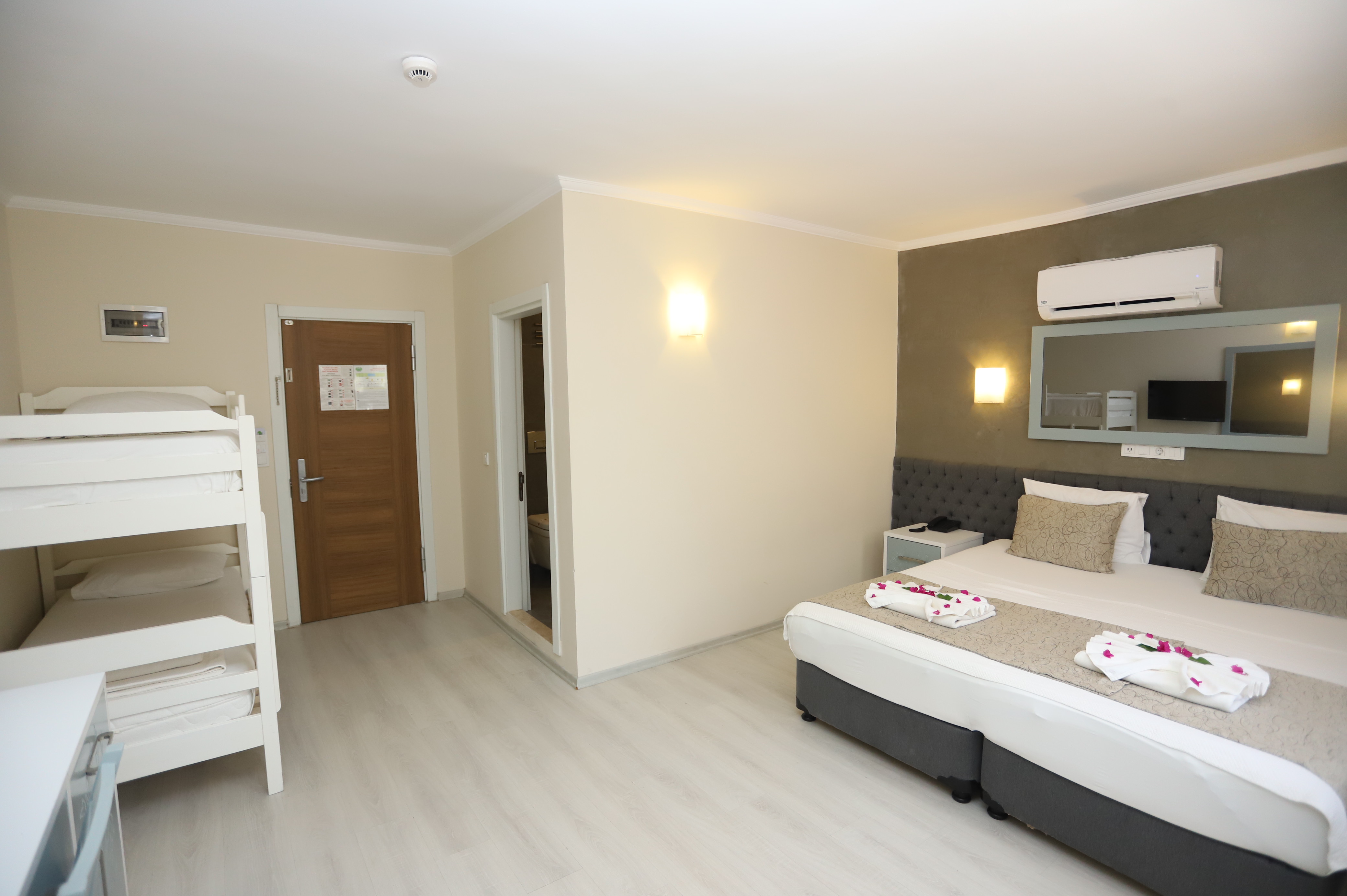 TONOZ BEACH HOTEL