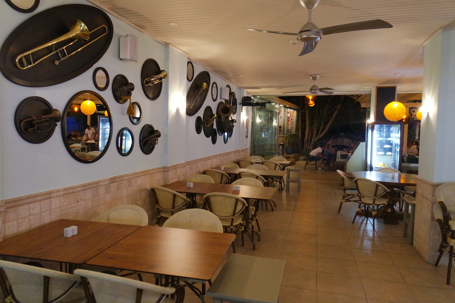 TONOZ BEACH HOTEL
