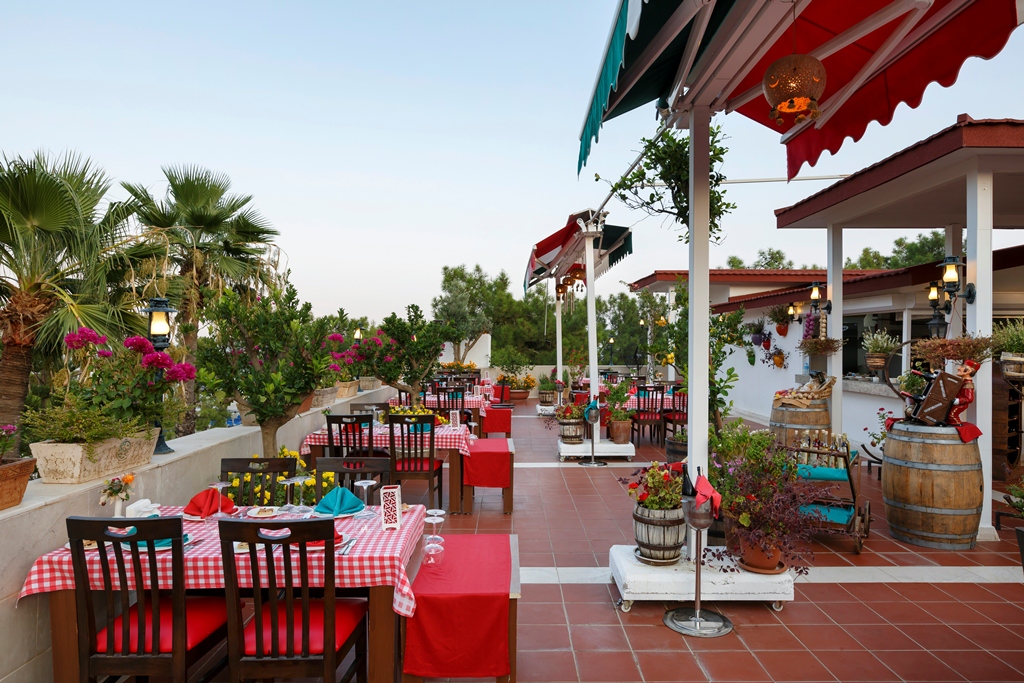 PIRATES BEACH CLUB