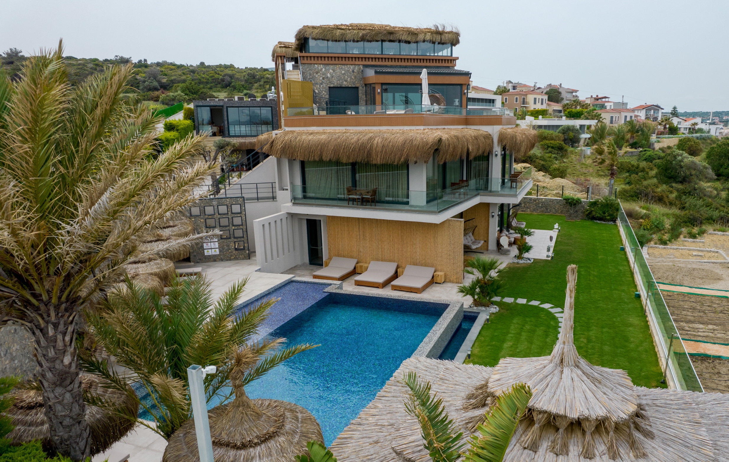 SAREZYA LUXURY BOUTIQUE HOTEL