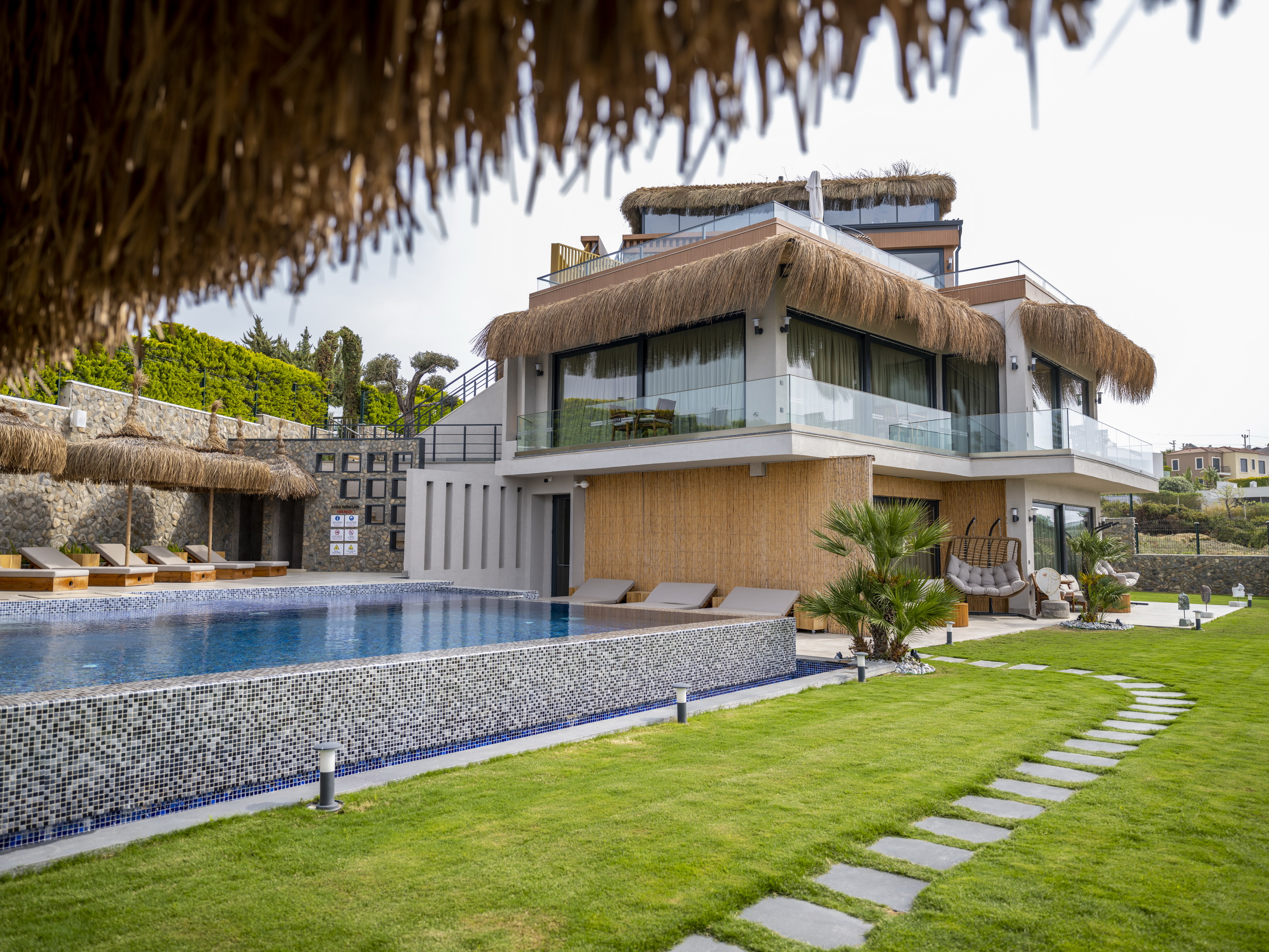 SAREZYA LUXURY BOUTIQUE HOTEL