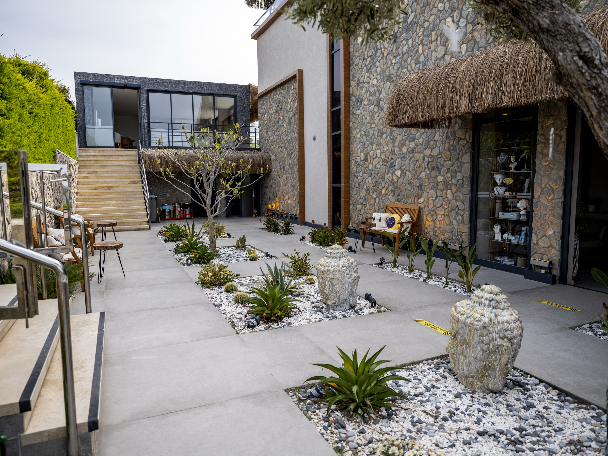 SAREZYA LUXURY BOUTIQUE HOTEL
