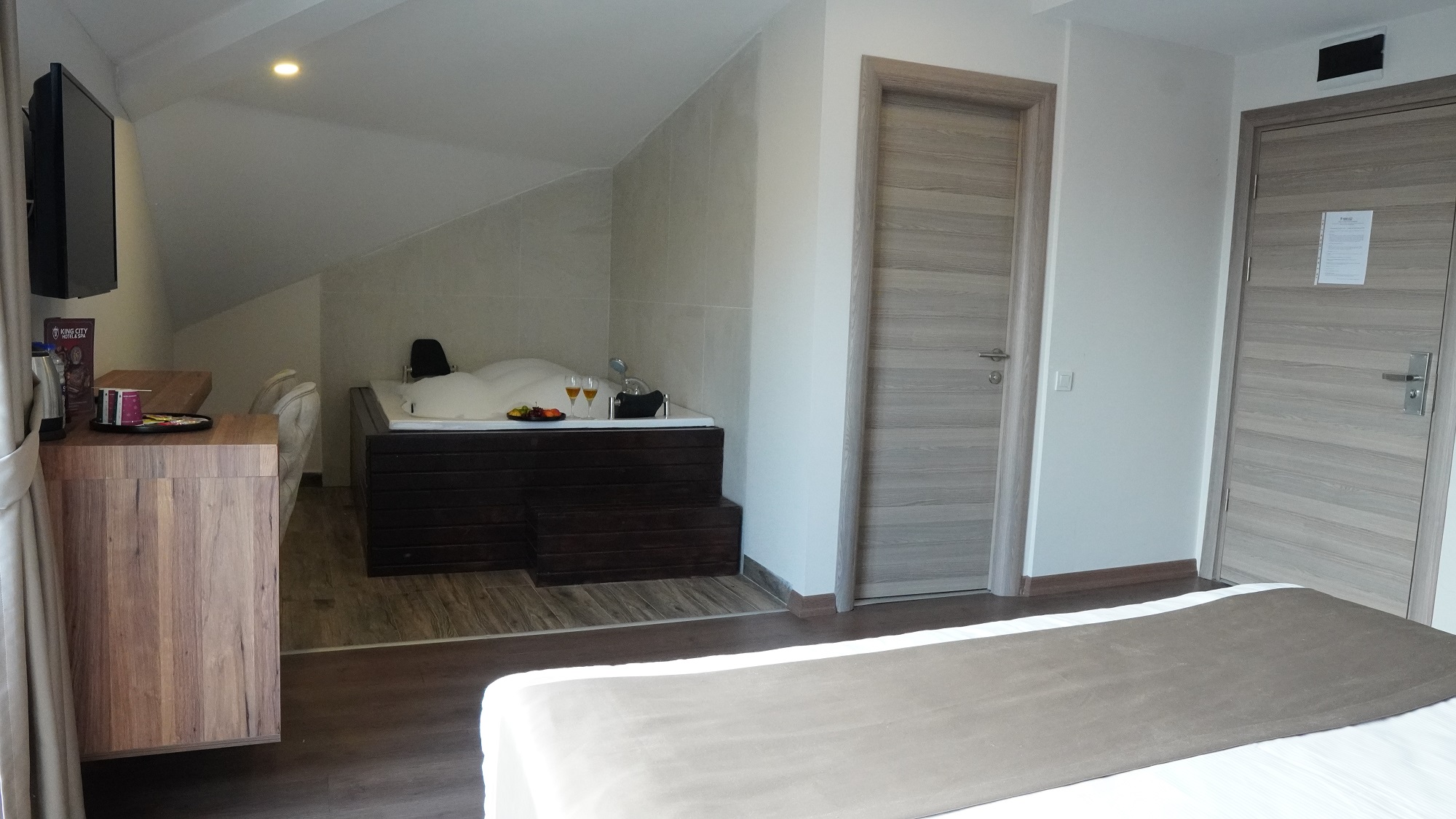 KING CITY HOTEL & SPA