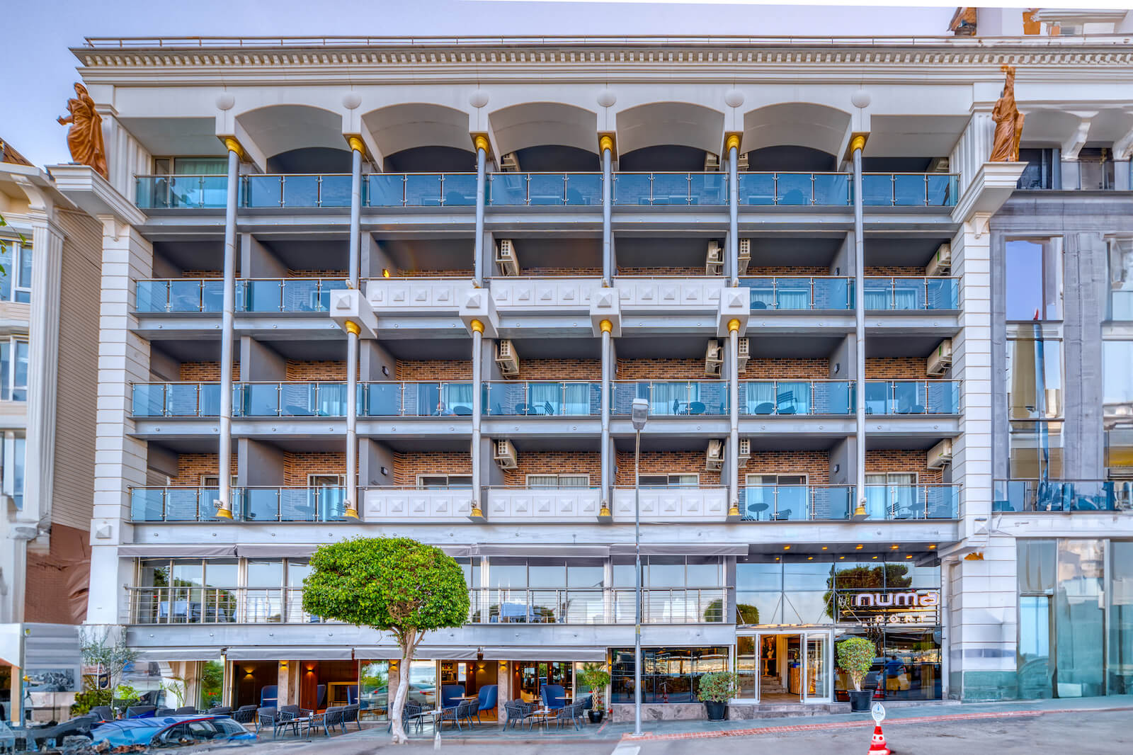 NUMA PORT HOTEL