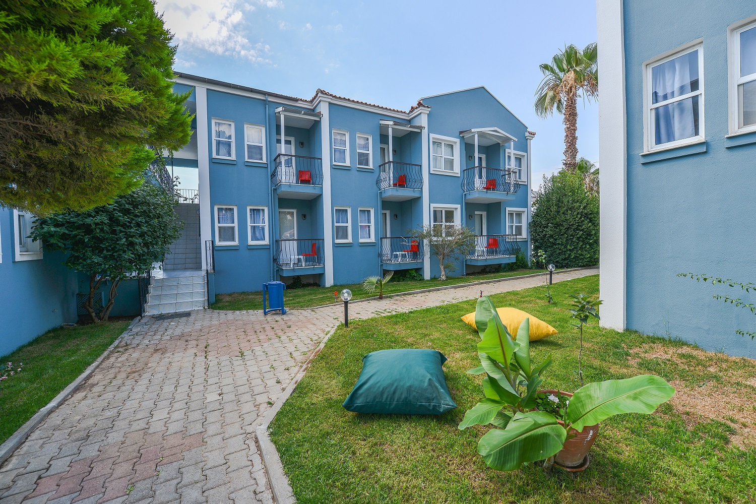 BLUE PEARL HOTEL & VILLAS