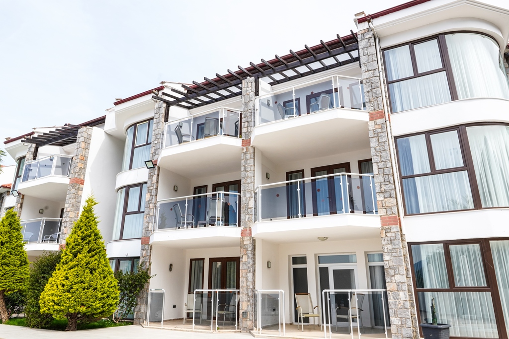 TROPICAL DELUXE HOTEL