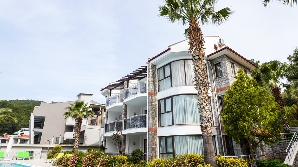 TROPICAL DELUXE HOTEL