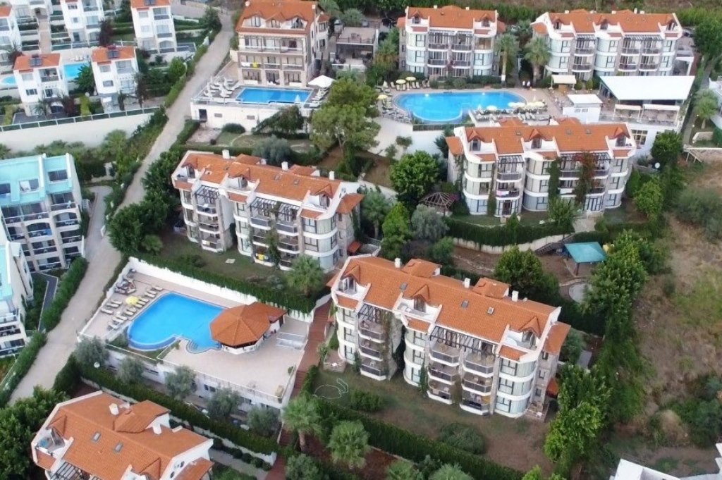 TROPICAL DELUXE HOTEL