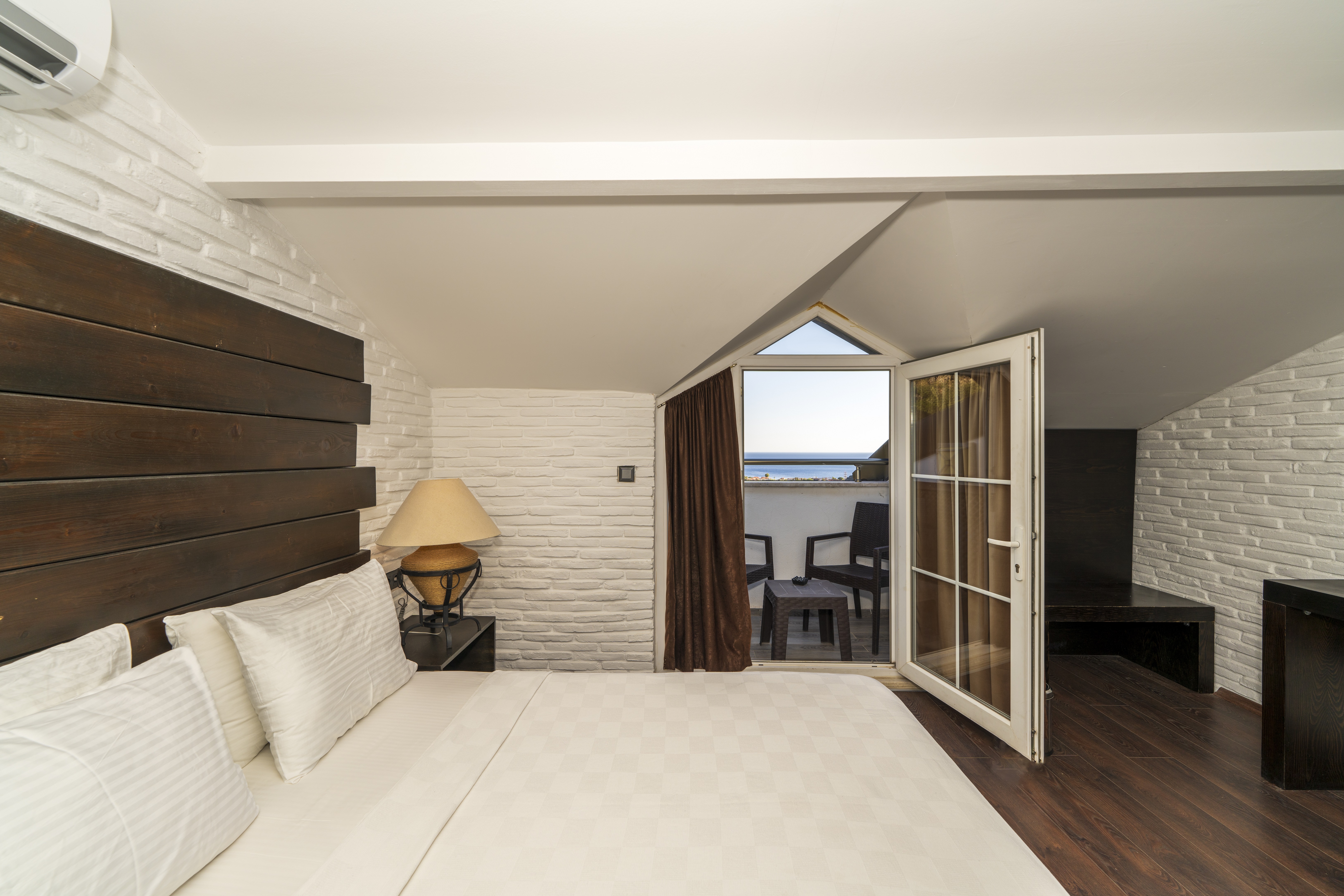 MANASPARK DELUXE HOTEL