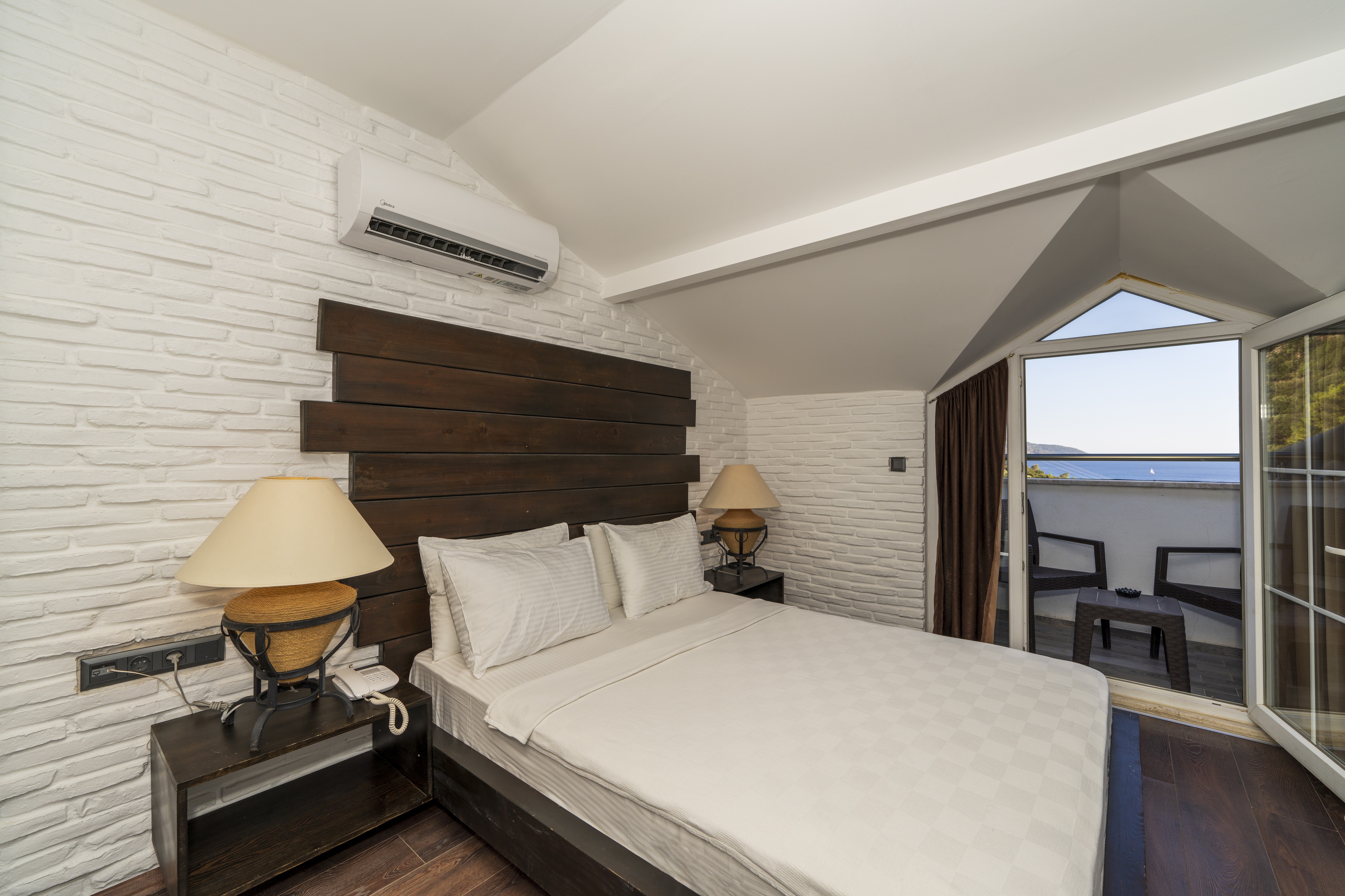 MANASPARK DELUXE HOTEL