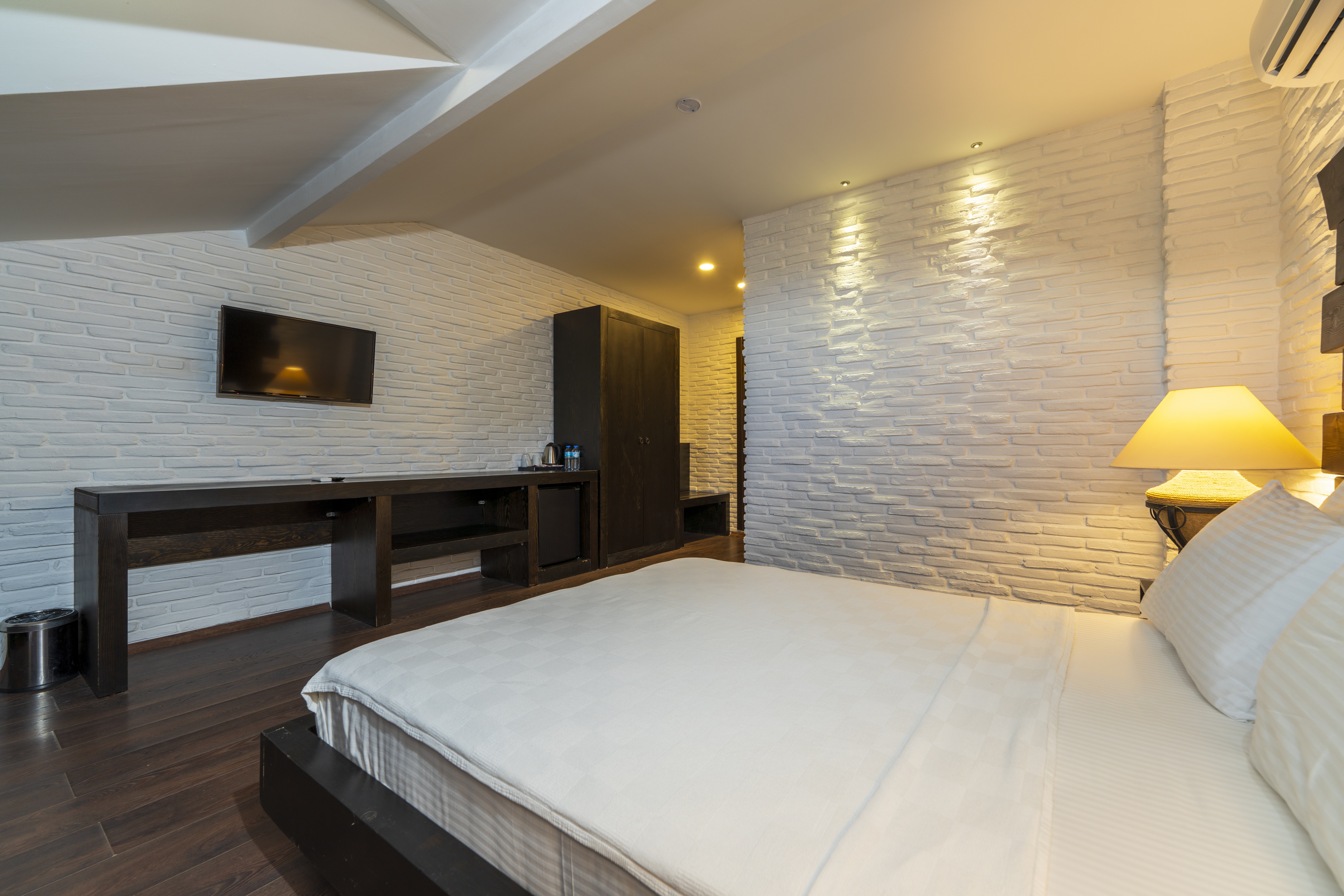 MANASPARK DELUXE HOTEL
