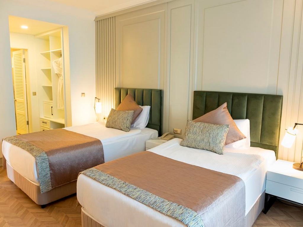 IC HOTELS RESIDENCE