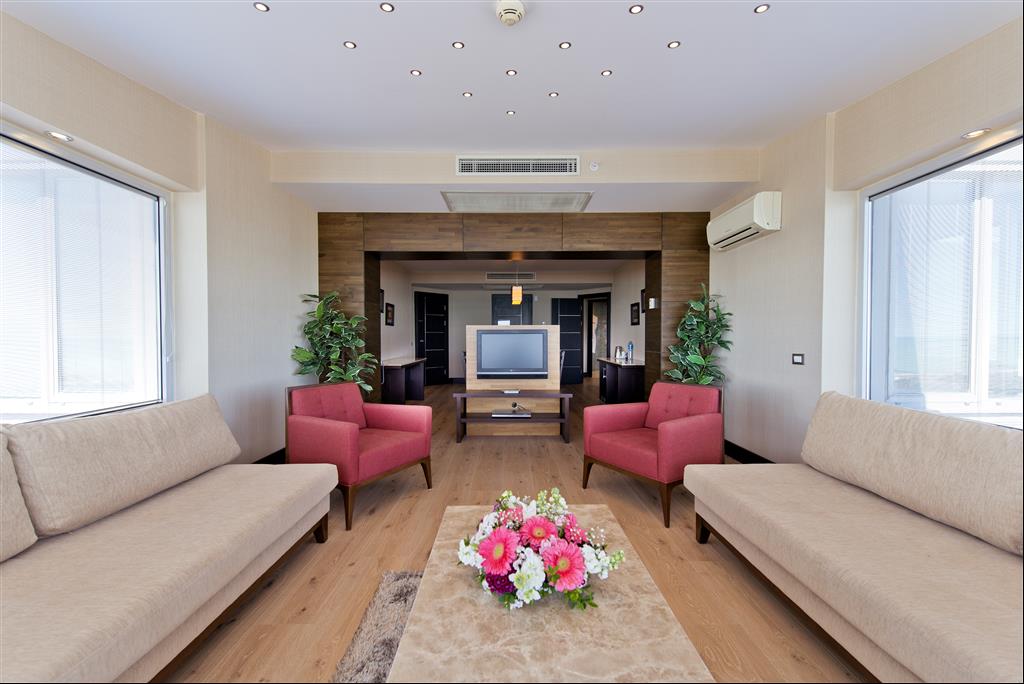 Limak Lara De Luxe Hotel & Resort