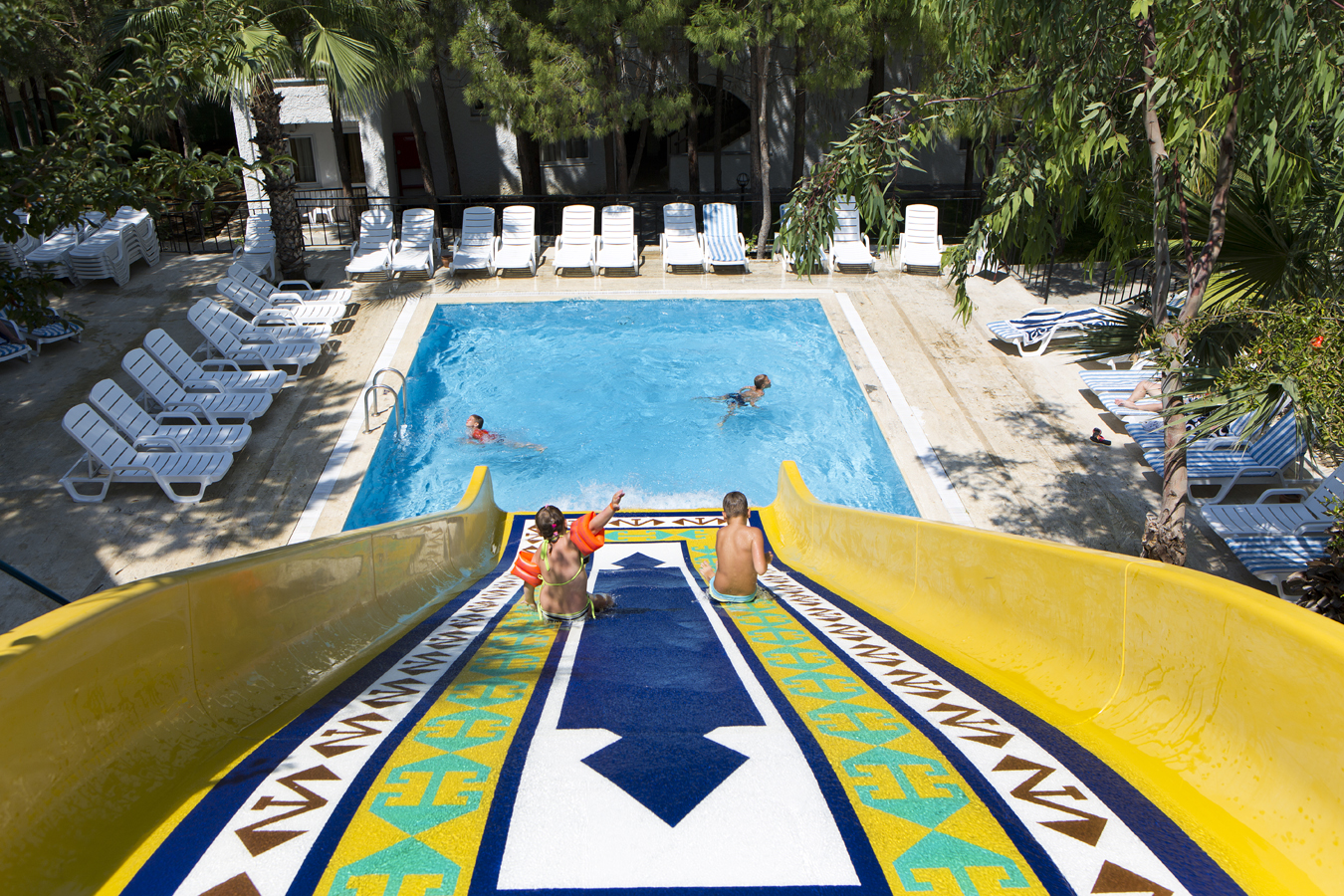 LARISSA BEACH CLUB SIDE