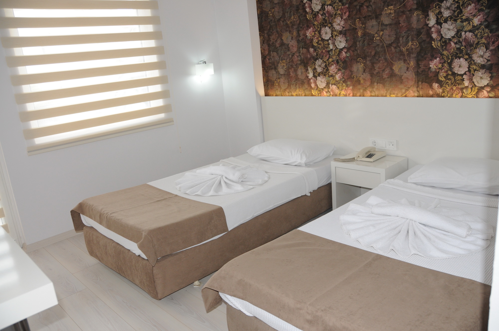 HOTEL MYRA