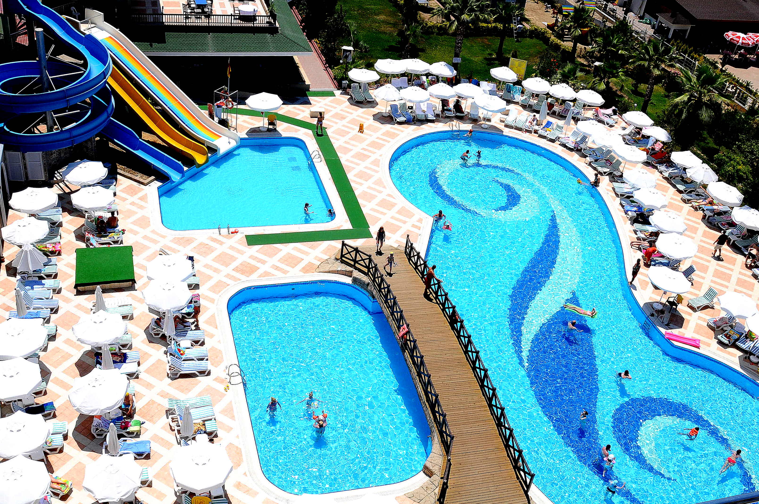 HOLIDAY GARDEN RESORT