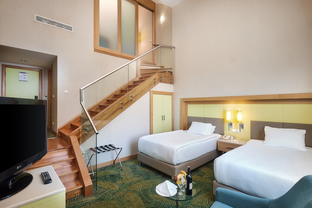 PALOMA SENCIA (Ex.Cornelia Deluxe)