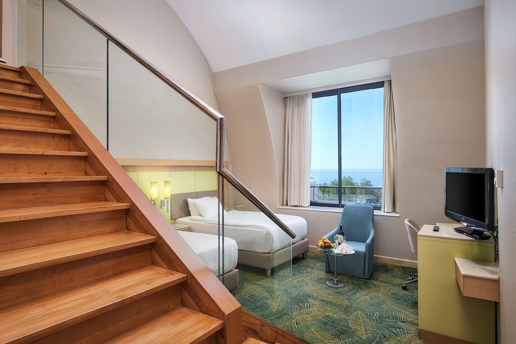 PALOMA SENCIA (Ex.Cornelia Deluxe)