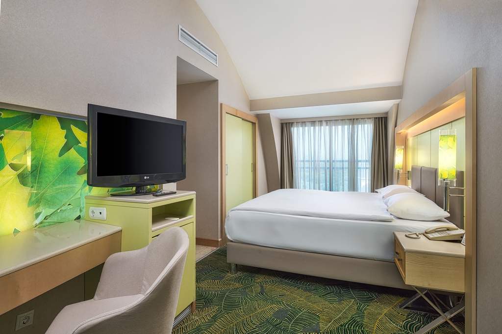 PALOMA SENCIA (Ex.Cornelia Deluxe)