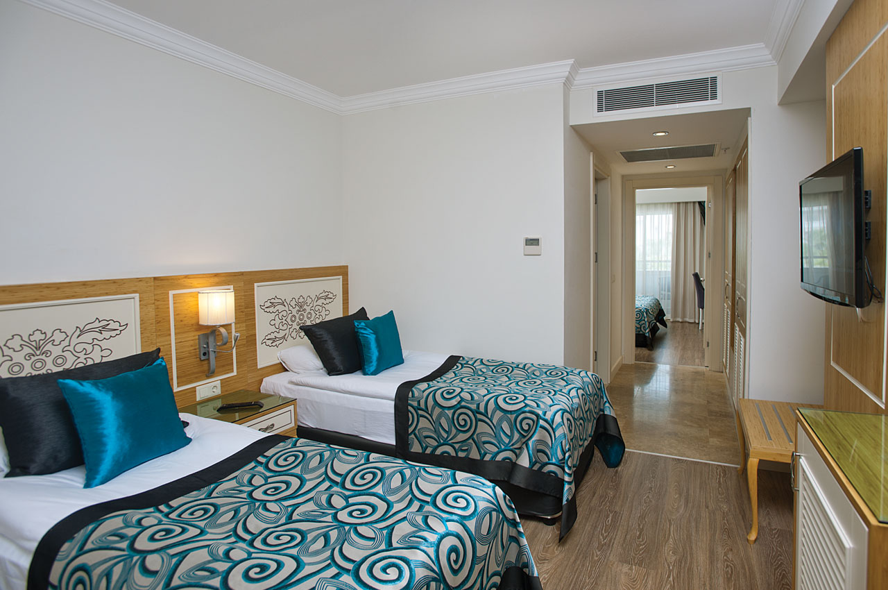 CRYSTAL WATERWORLD RESORT&SPA