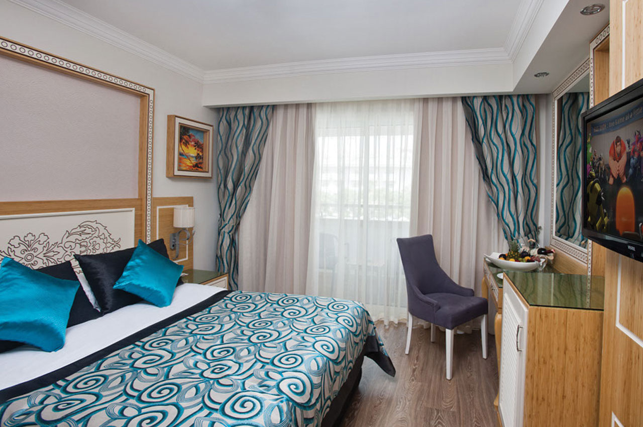 CRYSTAL WATERWORLD RESORT&SPA