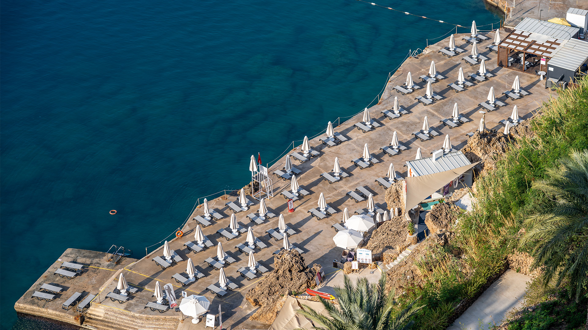 AKRA V HOTEL